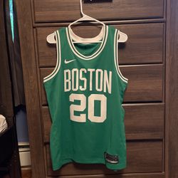 New BOSTON CELTICS HOCKEY JERSEY Adult Large for Sale in Quincy, MA -  OfferUp
