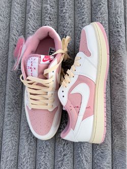 JORDAN 1 TRAVIS SCOTT PINK