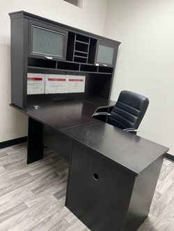 Selling office desk for $500 (Need Gone!!!)