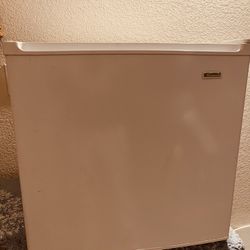 Kenmore Mini Fridge 