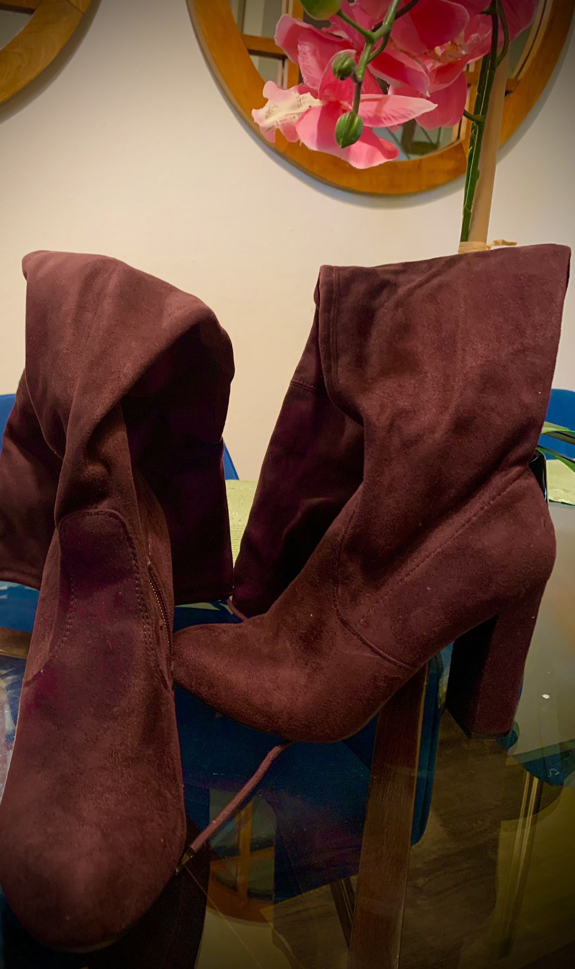 Women's boots Size 7. FREE