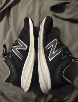 New Balance Sneakers 