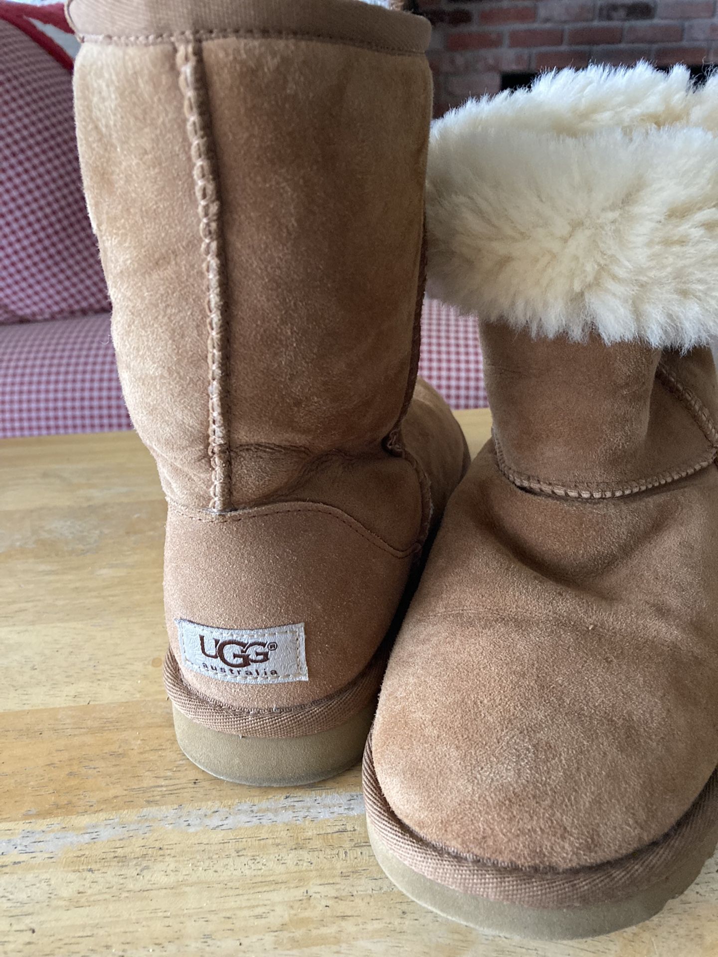 Ugg Womens Boots Size 6
