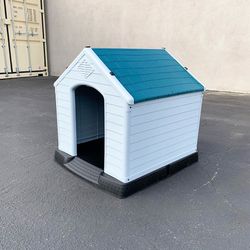 (NEW) $70 Plastic Dog House Medium size Pet Indoor Outdoor All Weather Shelter Cage Kennel 30x30x32”