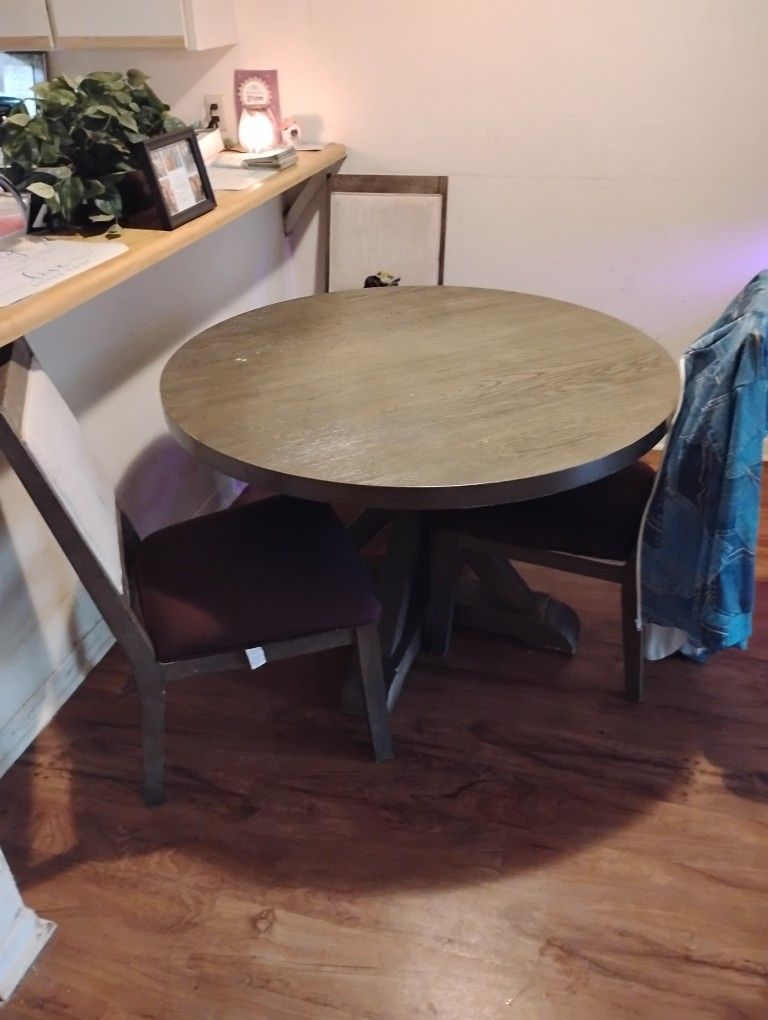 Kitchen/Dining Table