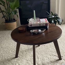 Round coffee table