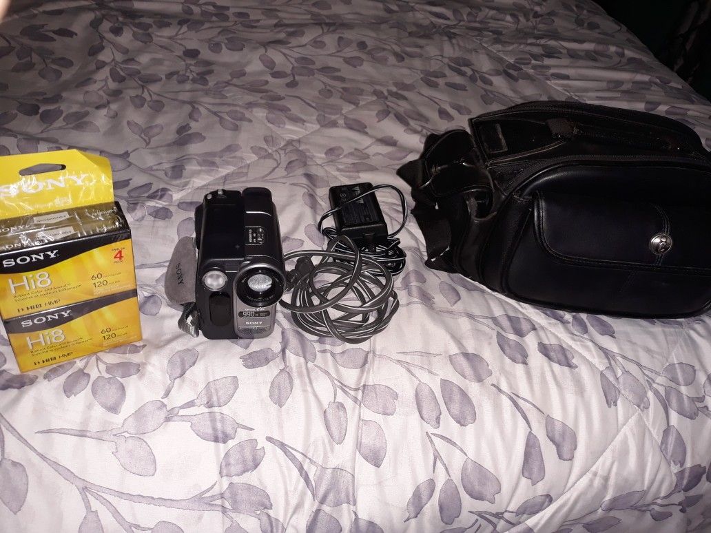 Sony Steady Shooting camera w/ bag and cassettes