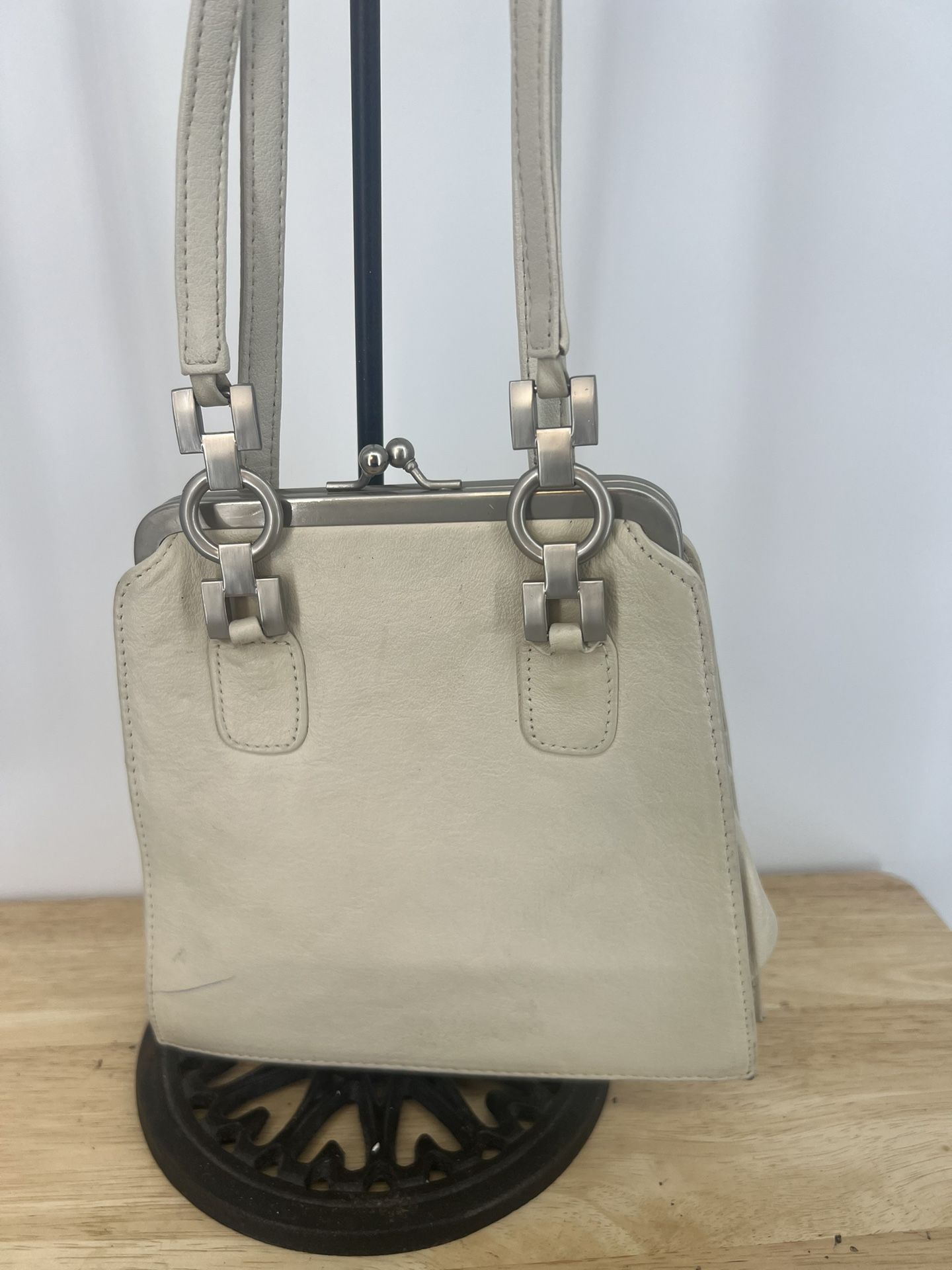 Toni vintage white leather handbag Gently pre-loved this does have some smudges of color on it and ink line and some discoloration inside. Please see 