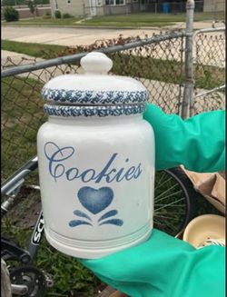 Ceramic Cookie Jar with Lid