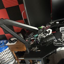 Studio mic 🎤 & arm and webcam