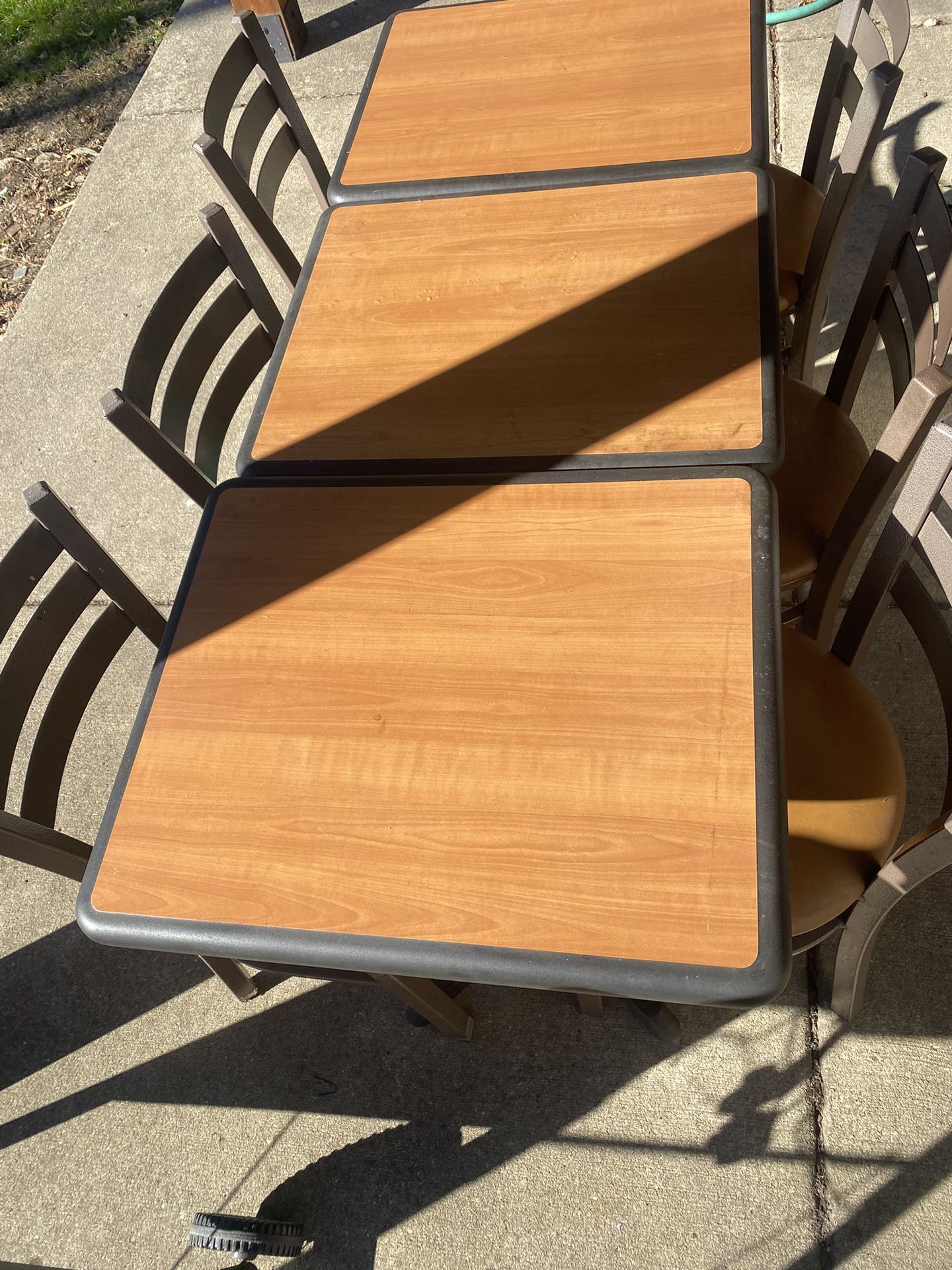 3 Comercial Tables And 3 Chairs 🪑