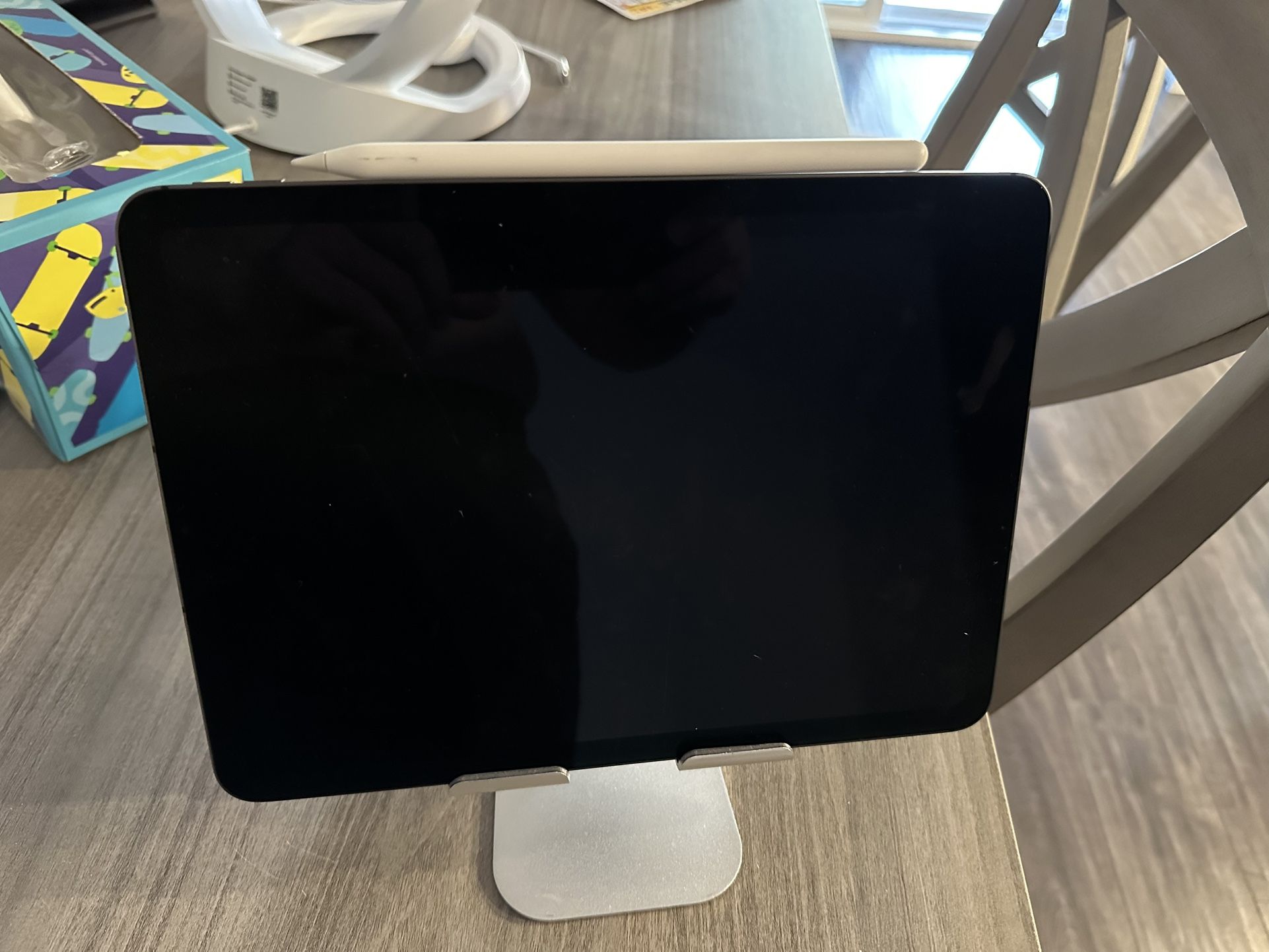 iPad Air 5th Generation 64gb WiFi With Cellular With Apple Pencil