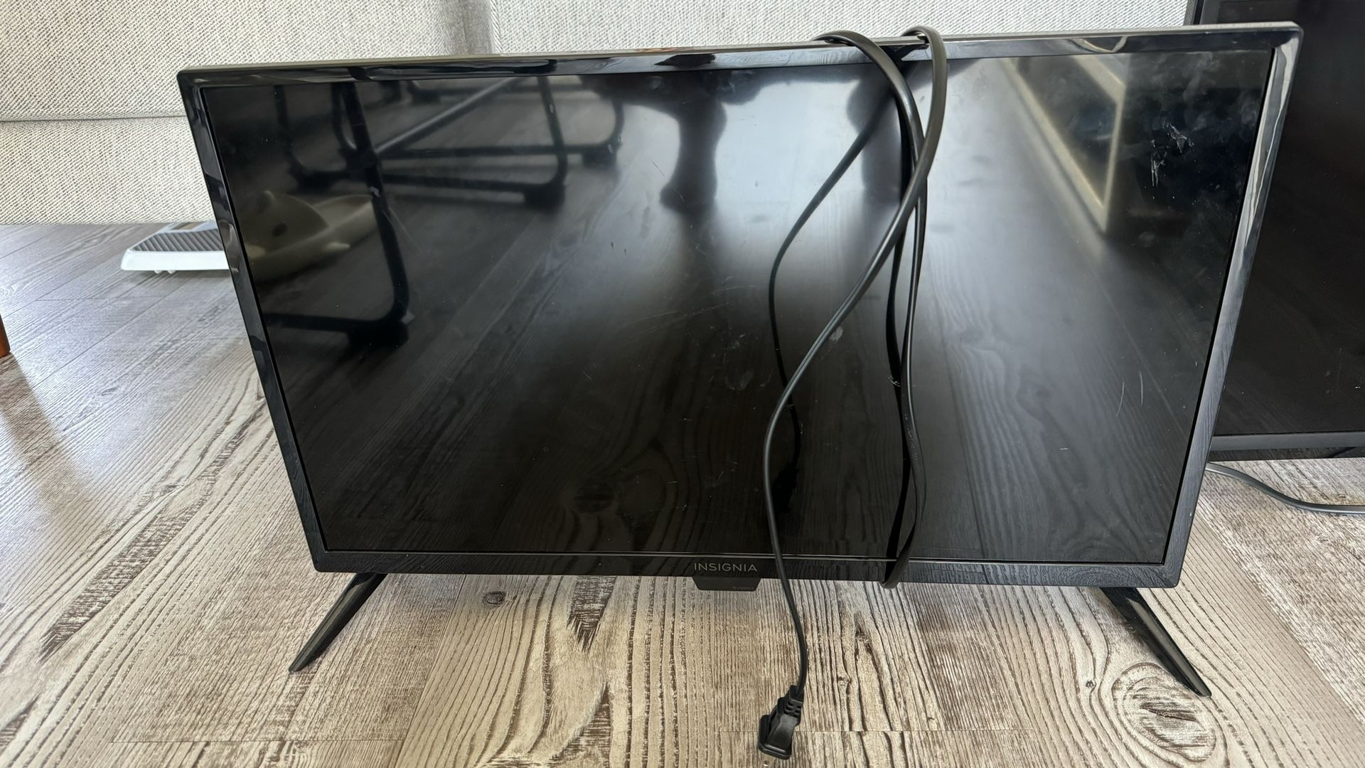 24 In Insugnia Smart tV