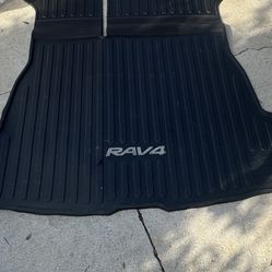 RAV4 Cargo Tray Liner