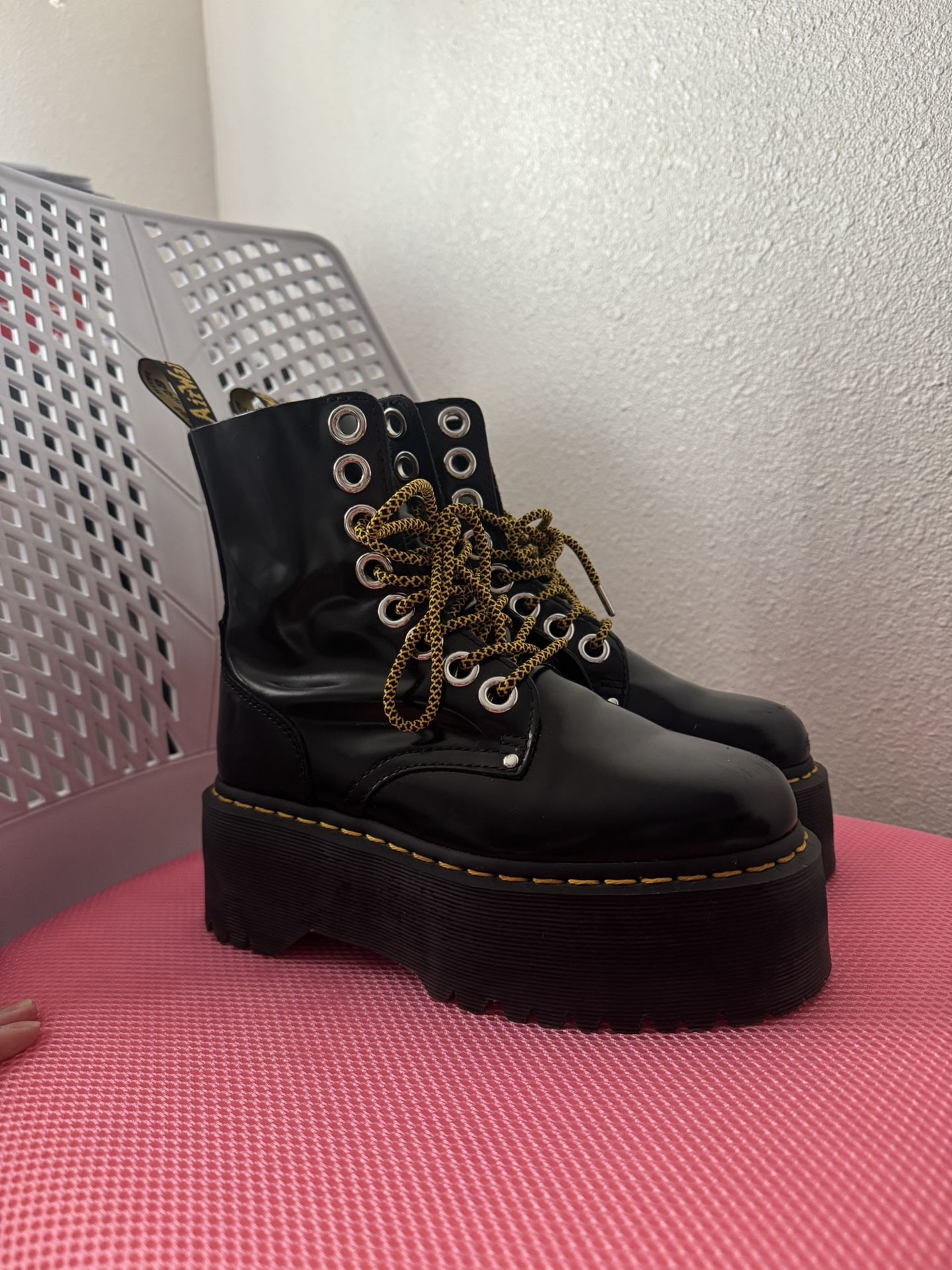 DR. Martens Platform Boots Size 6 US