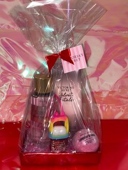 Victoria secret Velvet Petals gift set
