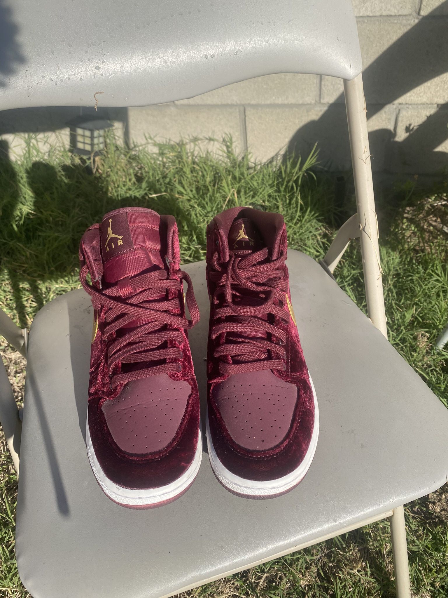 Air Jordan 1s Heiress Night Maroon Size 6 Y
