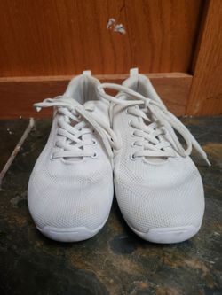 girls white Baxinier cheerleader/dance shoes size 4 big kid