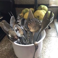 Vintage Cutlery.. Set Of 12.