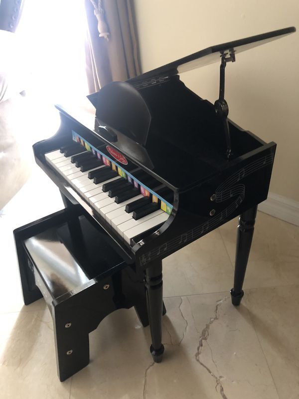 Beautiful kid Piano.. Almost new