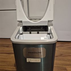 Frigidaire Countertop Ice Maker – Portable Ice Machine – Works Great 🧊