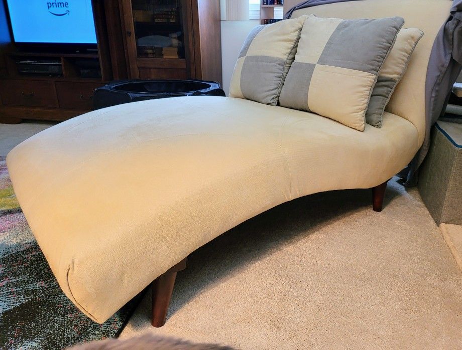 Chaise Lounge