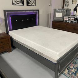 Lodanna Gray Queen Panel Bed w/ LED & 2 Storage Drawers