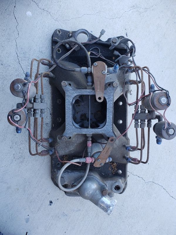 SB Chevy Edelbrock Victor Jr intake with NOS Fogger and Plate systems