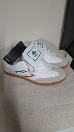 Umbro Low-Top Sneakers White Gum Sole