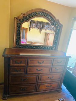 5 pc furniture bedroom set (bed, 2 dressers, 2 night stands, mirror) SOLID WOOD