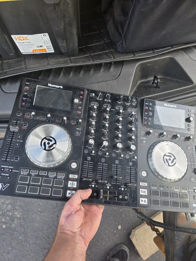 Numark NVII Digital DJ Controller
