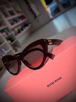 Woman’s sun glasses