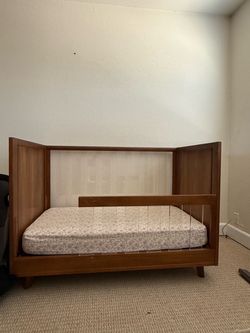 Toddler Bed / Baby Crib