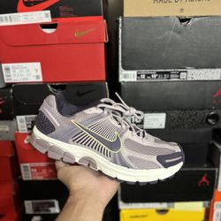 DS Nike Zoom Vomero 5 Platinum Violet sizes 8.5,10.5,11