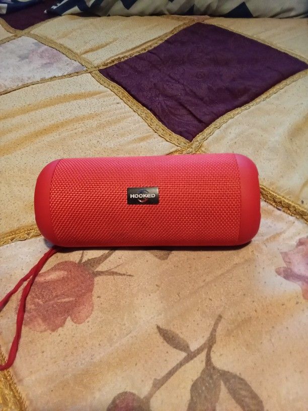 Hooked Portable Bluetooth Speaker