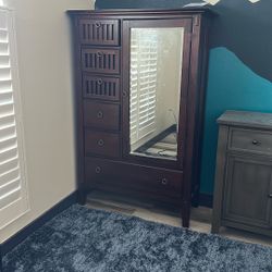 Cherry chest With Mirror