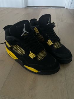 Jordan 4 Yellow Thunder size 10