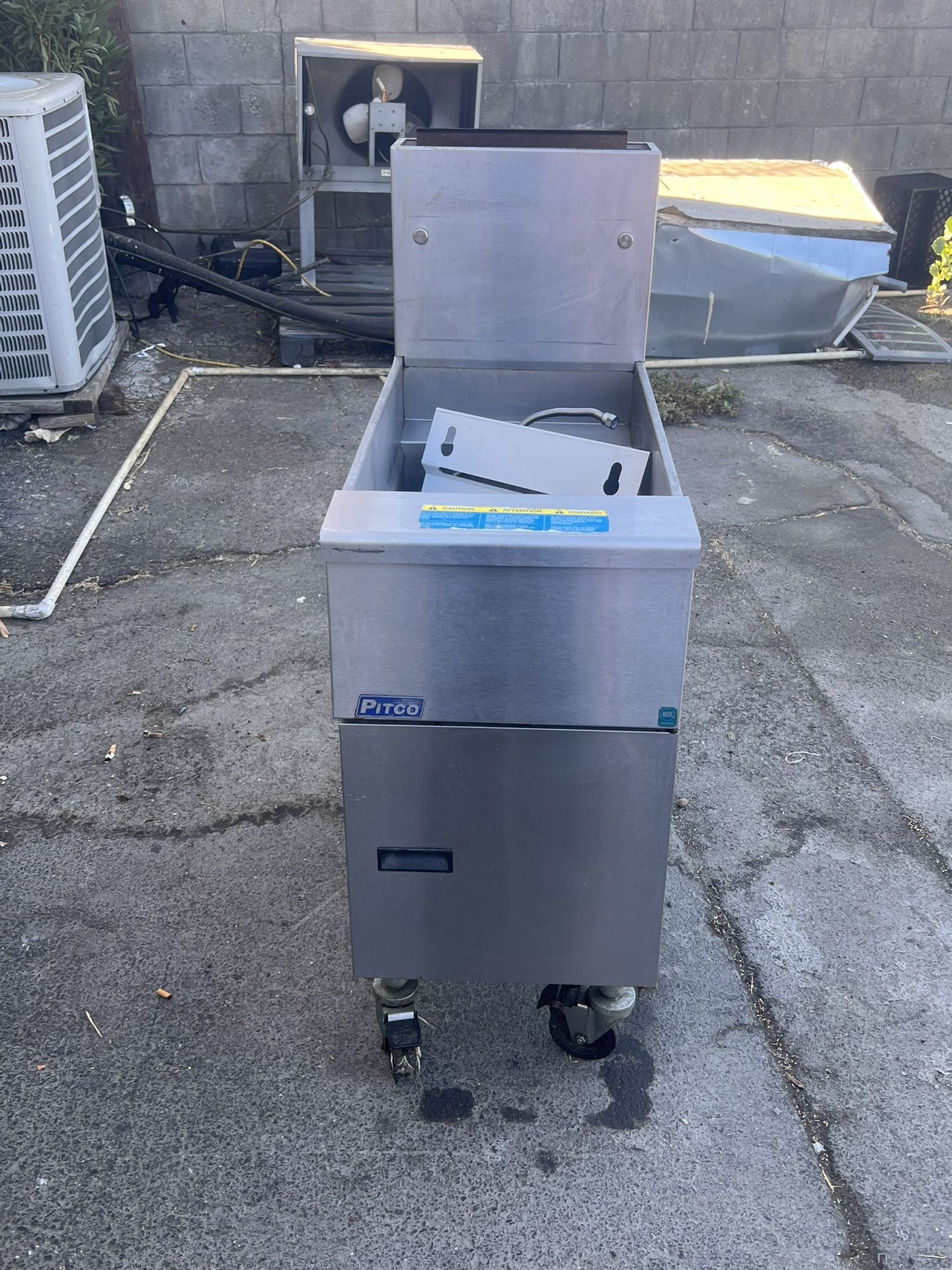 Commercial deep fryer