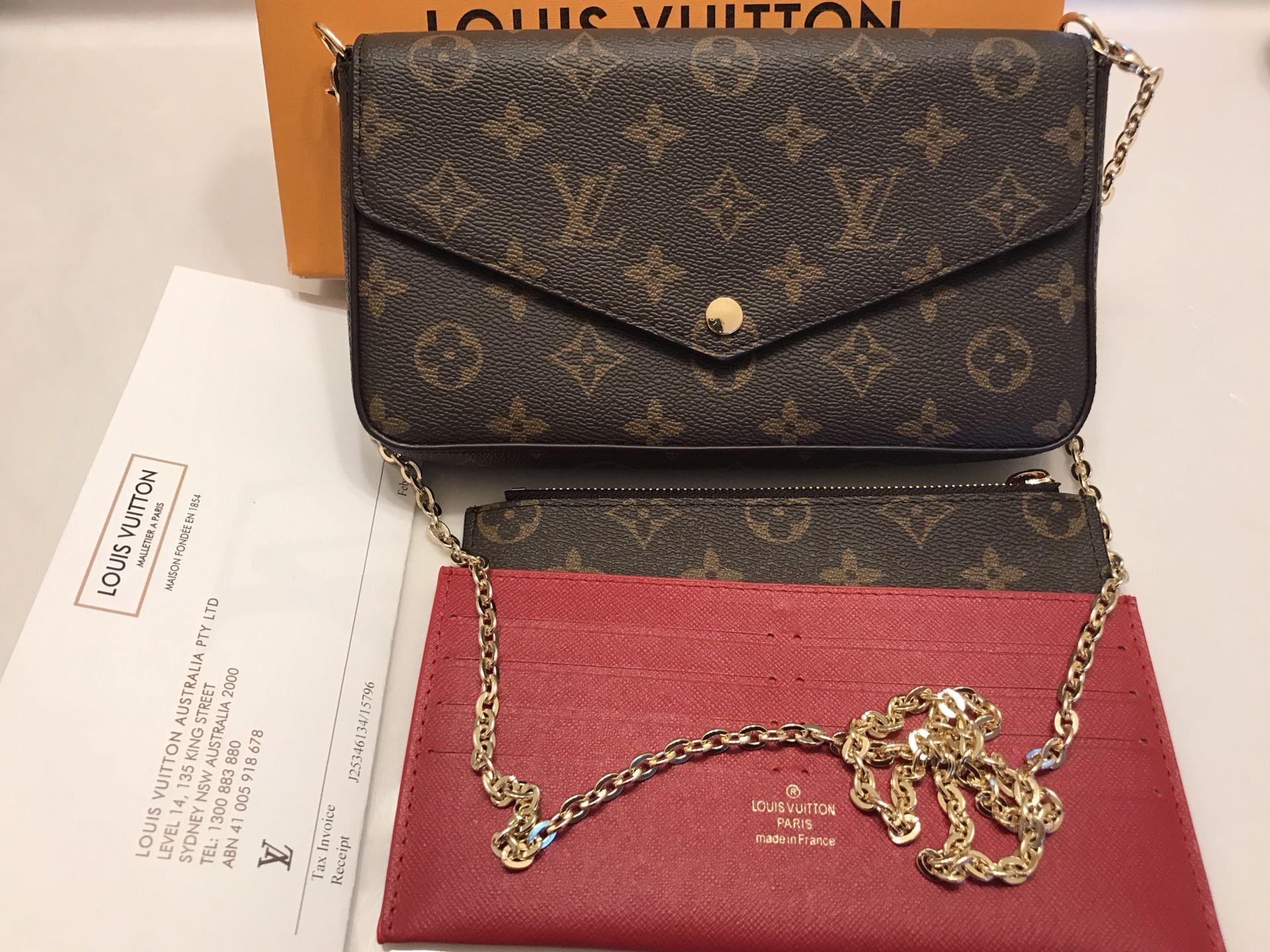 LOUIS VUITTON MALLETIER A Paris Maison Fondee en 1854 Wallet