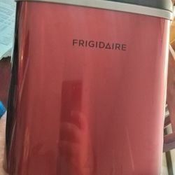 Frigidaire Professional
Ice Maker
