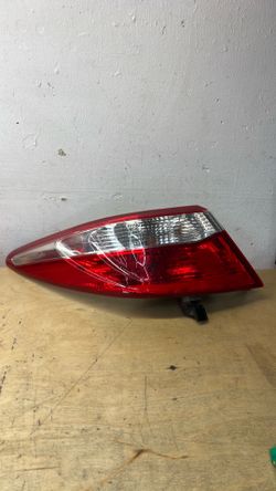 2015 2016 2017 Toyota Camry driver side taillight