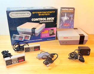 VTG. 1987 NES Nintendo Control Deck W/ Box, Manual, 2 Controllers & Accessories.