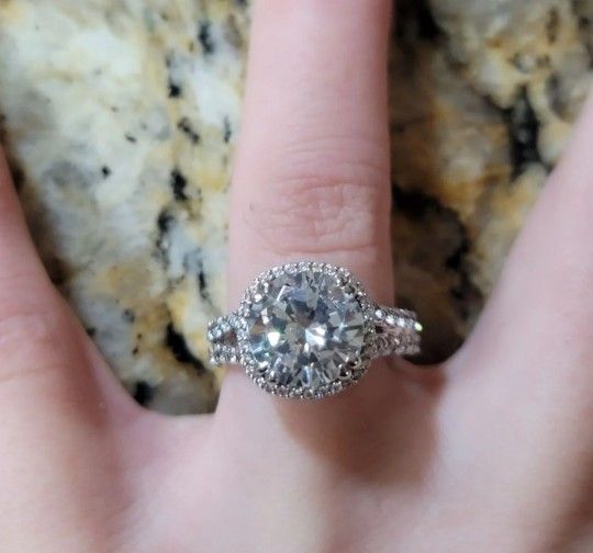 2.5CTW Simulated Diamond Round Cut Engagement Ring, Size 8.