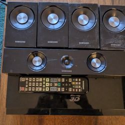 Samsung 3D Blu-ray DVD Receiver & 5.1 Surround Sound  speaker System HT-D5210C / ZA