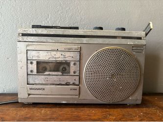Vintage Magnavox D7100 AM/FM Radio Cassette Recorder Boombox