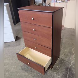 Five drawers dresser with rails