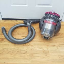 NEW cond  DYSOM  CANIETER WITH  Holes  , WORKS EXCELLENT  