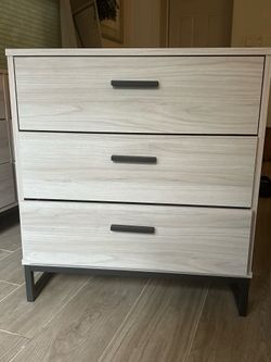 3 drawer Nightstand / Dresser