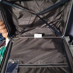 Samsonite Freeform 28-Inch Large Luggage with Dual 360° Spinner Wheels - Checked Suitcase - TSA Lock, Airline-Approved - Lightweight Durable Polypropy