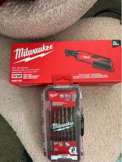 Milwaukee M12 Ratchet 3/8 & Drill set